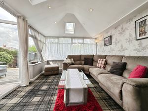 Sun room- click for photo gallery